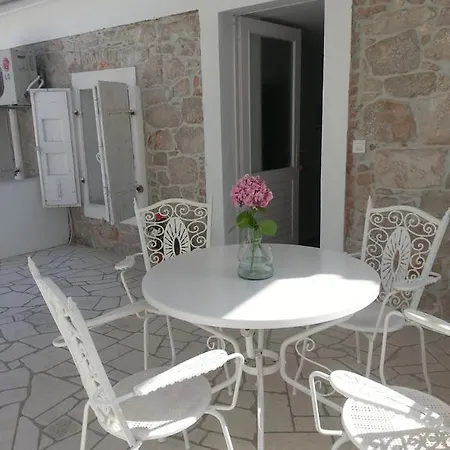 Stone House Apartment